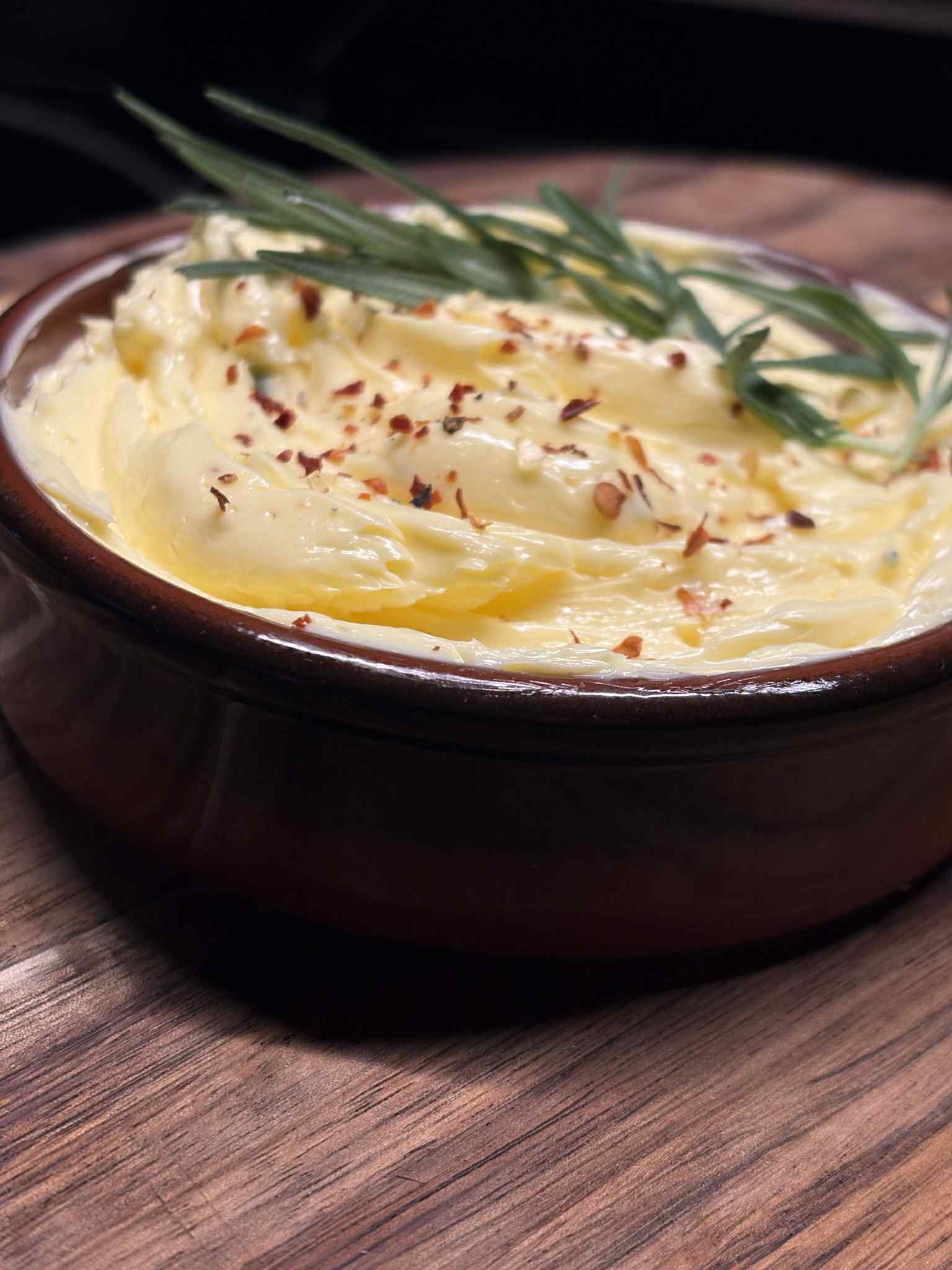 Pisket hvitløkssmør